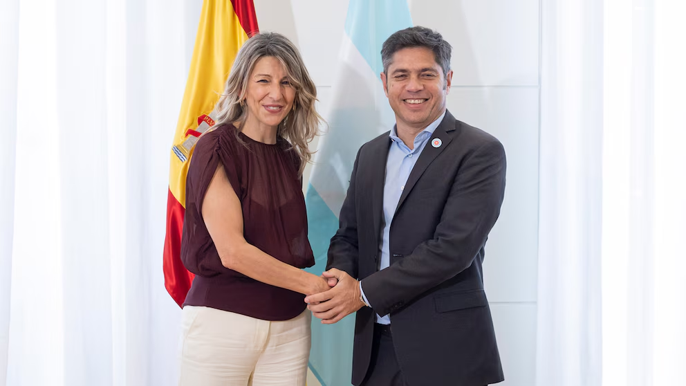 Senadores libertarios pusieron la lupa sobre los gastos de Axel Kicillof durante su gira por España.
