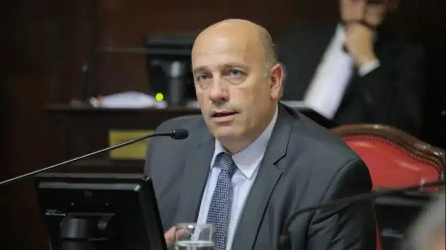 El presidente de bloque de la Coalición Cívica en diputados, Andrés de Leo, propone crear un registro de aspirantes para la cobertura de vacantes en los Juzgados de Faltas. 