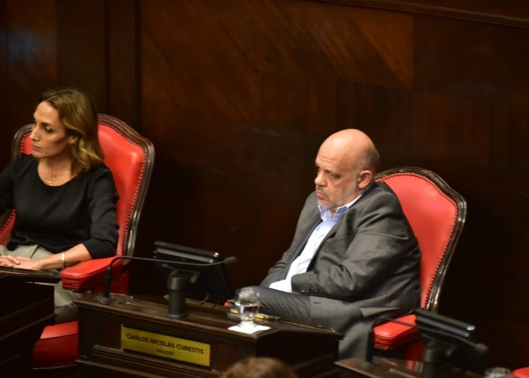 Senadores bonaerenses de La Libertad Avanza (LLA) presentaron un pedido de informes para conocer con qué dinero el gobernador Axel Kicillof realizó su gira por España.