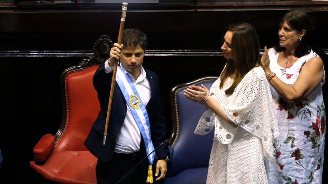 El senador libertario Luciano Olivera se sumó al debate legislativo para regular el traspaso de mando entre gobiernos provinciales y municipales.