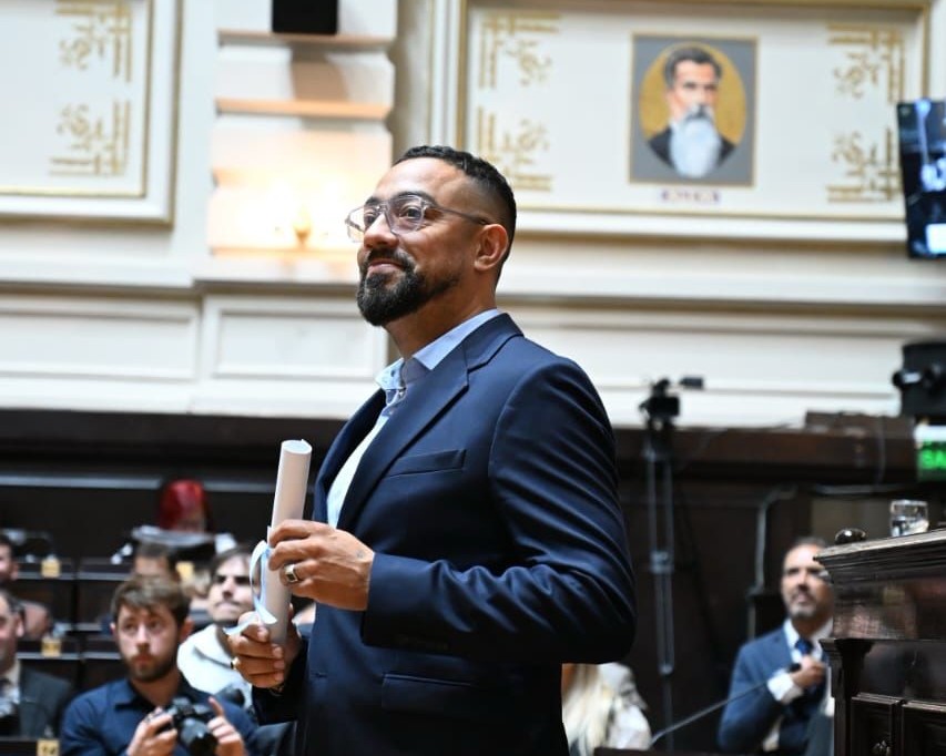 La iniciativa de Olivera propone limitar contrataciones, toma de deuda y movimientos presupuestarios durante el período de transición entre gobiernos.