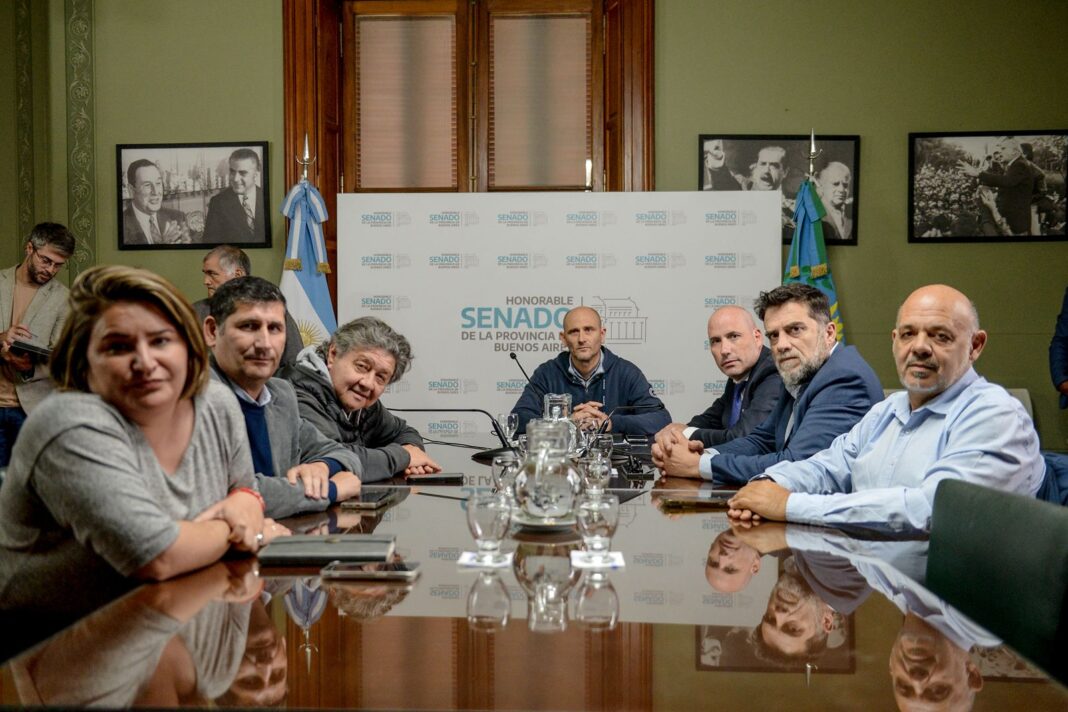 El Senado bonaerense oficializó la integración de la comisión de Legislación General. El kirchnerismo se abstuvo de la votación y encrudeció aún más la interna.
