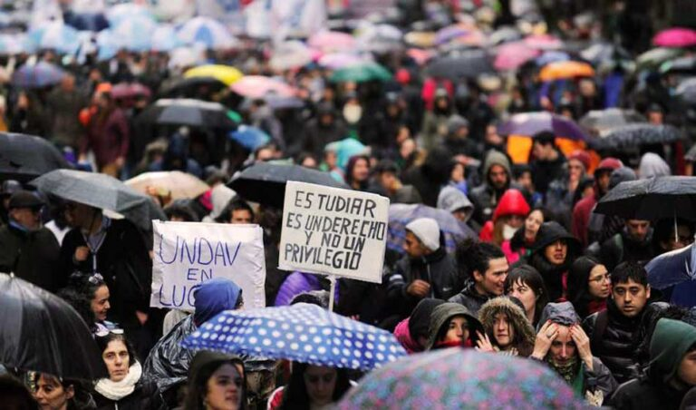 La Marcha Federal Universitaria prevista para el próximo martes suma adhesiones de sindicatos y crece la presión contra el Gobierno nacional de Javier Milei. 