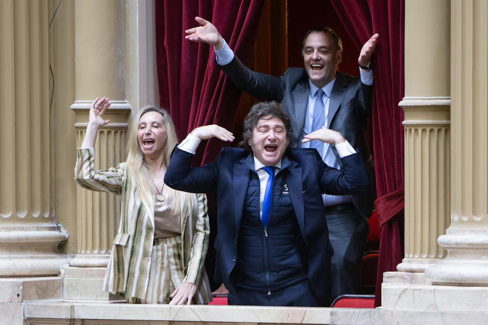 Mauricio Macri lanzó una bataola de críticas a Javier Milei en medio de las tensiones que atraviesa el Gobierno por el caso Adorni. 