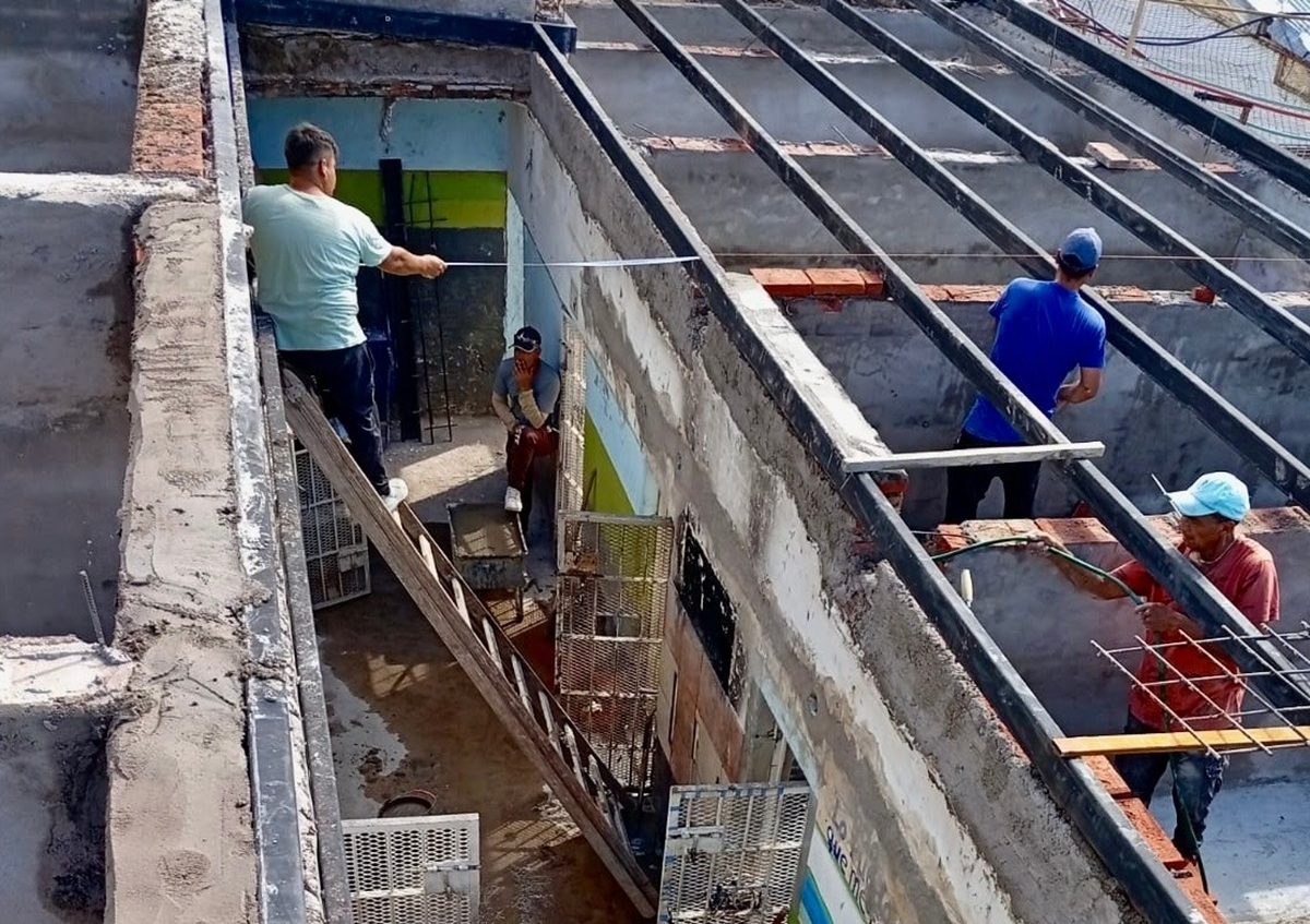 El proyecto opositor advierte que algunas cárceles bonaerenses superan el 100% de sobrepoblación y cuestiona las demoras del Estado provincial para ampliar plazas penitenciarias.