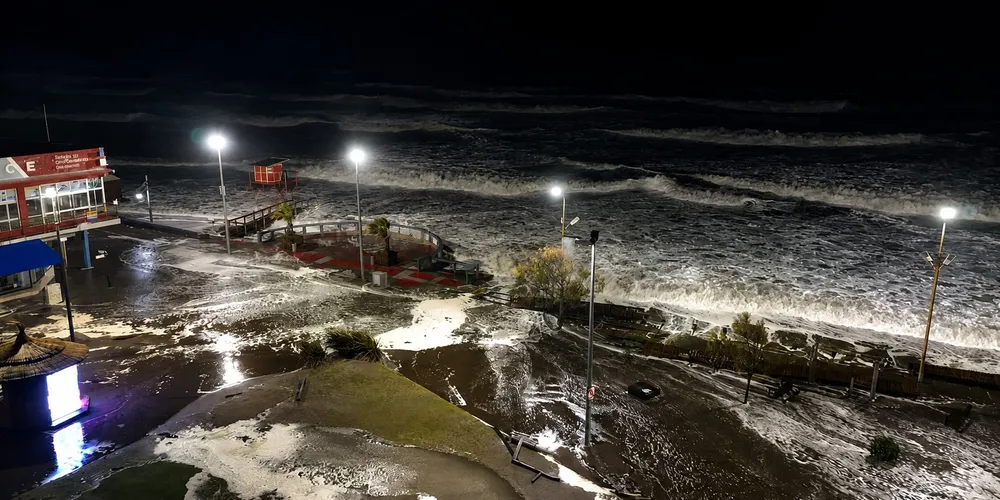 Tras el temporal que azotó a la Costa Atlántica, el senador bonaerense, Sergio Berni, reflotó la ley para prevenir desastres naturales. Todos los detalles.