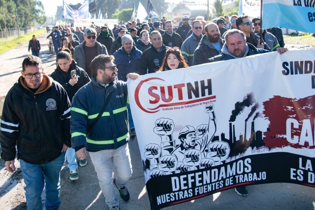 Soledad Alonso marchó con los trabajadores despedidos de Cabot en Campana y cruzó al intendente del PRO, a quien acusó de 