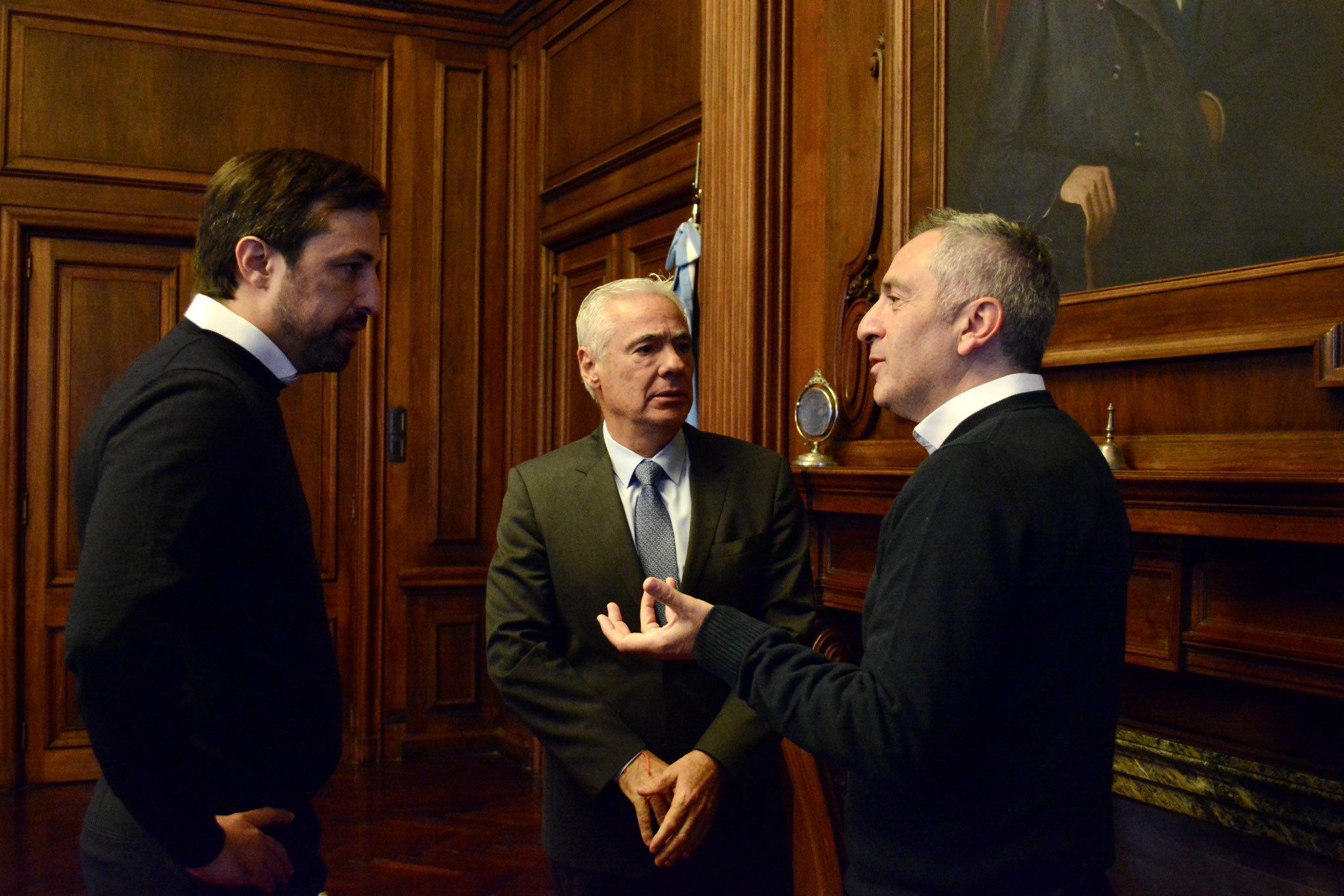 Los ministros Nicolás Kreplak (Salud) y Andrés Larroque (Desarrollo de la Comunidad) junto con el titular de la Corte bonaerense, Sergio Torres.