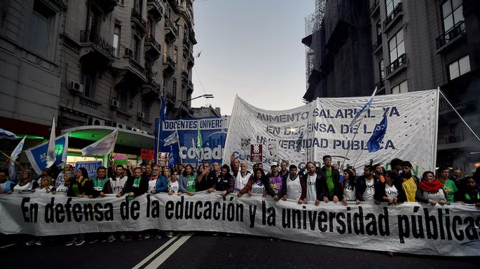 Legisladores bonaerenses apoyaron la Marcha Federal Universitaria: “La educación no es un gasto” Legisladores bonaerenses saltaron la grieta y convocaron a la cuarta Marcha Federal Universitaria, que tendrá lugar este martes desde las 17:00 horas.