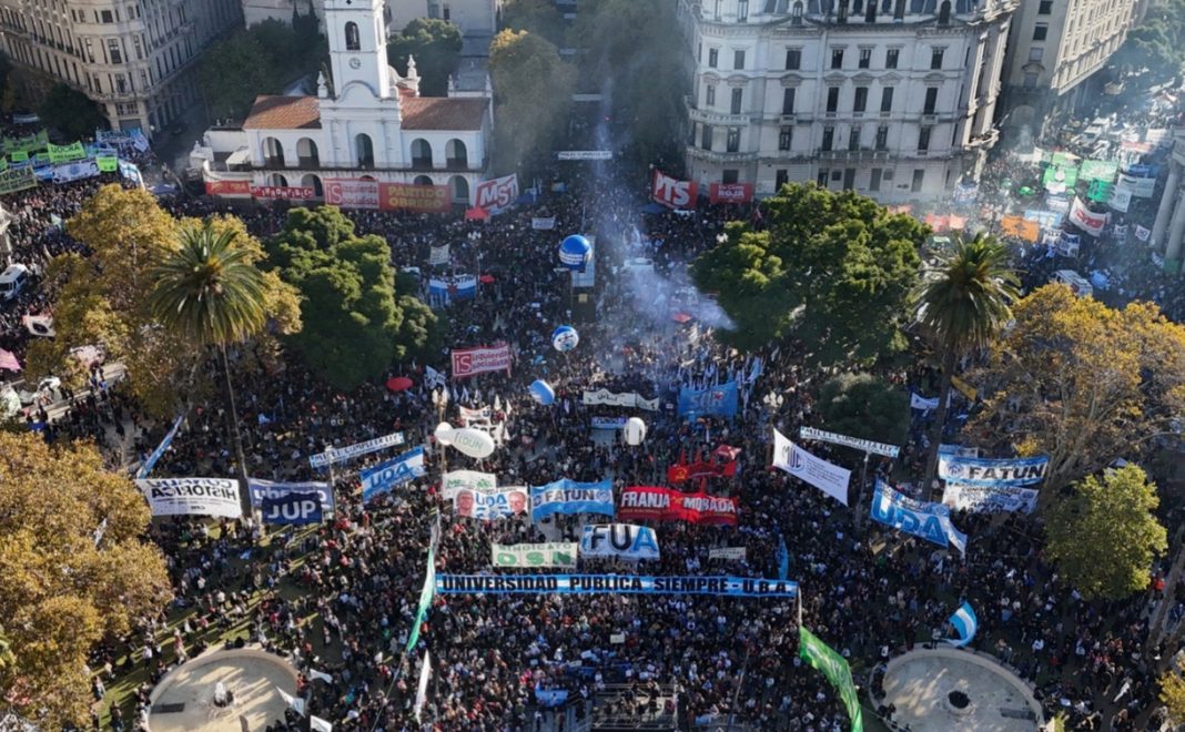 Centenares de miles de personas respaldaron el reclamo para que Milei promulge la Ley de Financiamiento Universitario. El pedido de los rectores a la Corte Suprema.