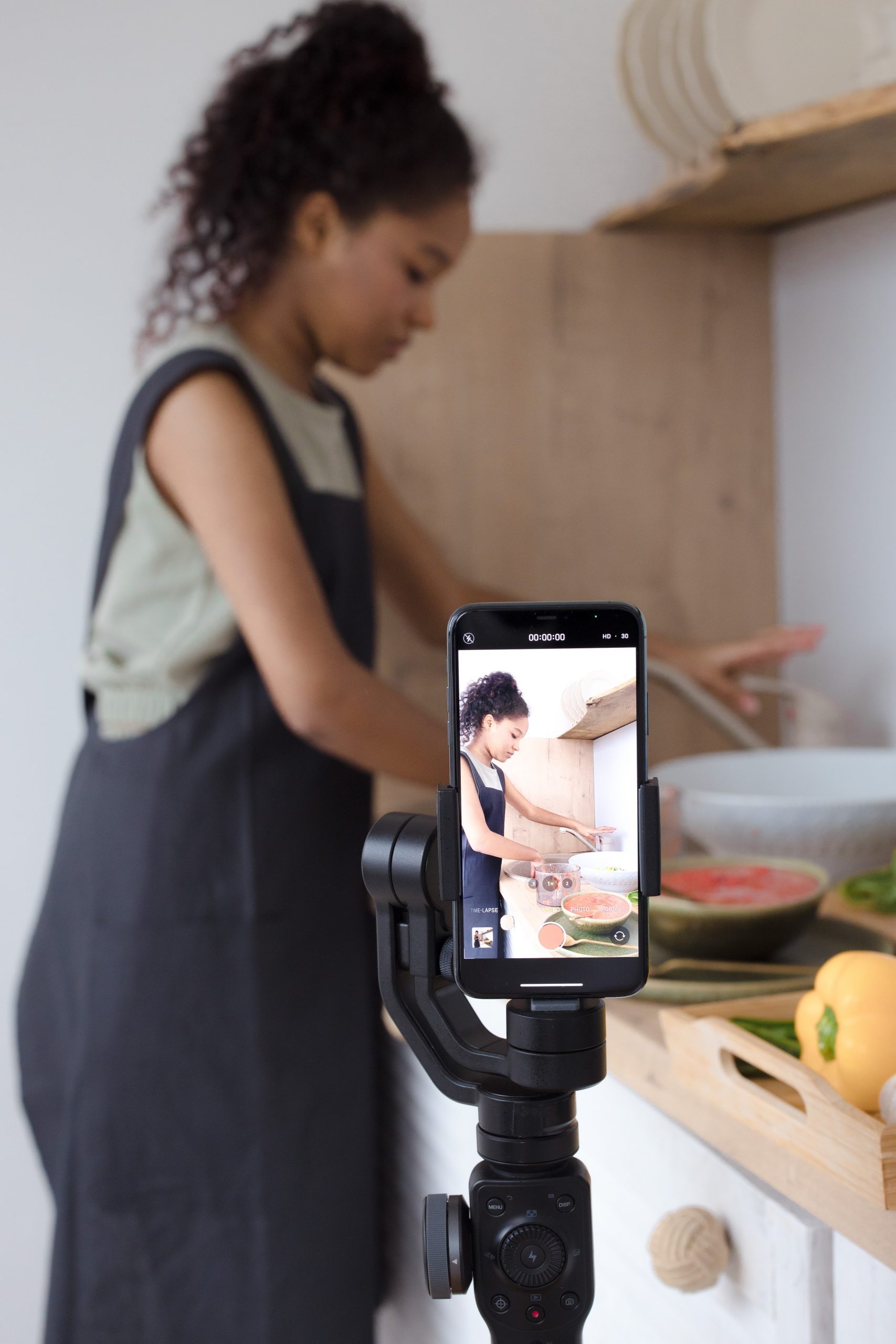 La iniciativa de Rasquetti apunta contra promociones de cirugías estéticas, dietas extremas y tratamientos riesgosos difundidos por influencers en redes sociales.