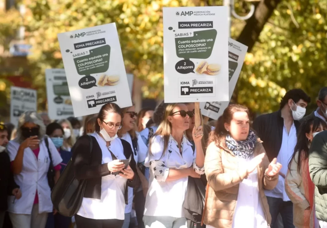 Desde la AMP confirmaron la suspensión de atención a afiliados del IOMA por 48 horas, al no recibir los montos adeudados por la obra social. Cuándo rige la medida.