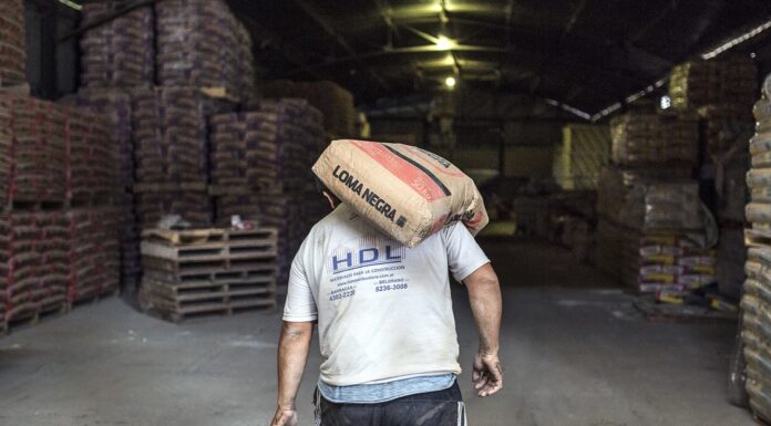 Cartografía de la crisis en la era Milei: las empresas que apagaron las maquinas en mayo Dólar bajo, apertura de importaciones y caída del consumo: así se erosiona el entramado productivo bonaerense. La tercera entrega de las empresas que quebraron en PBA.