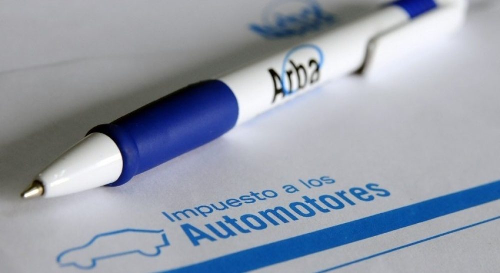 El Impuesto de Sellos contempla alícuotas de 1,2% para autos. Diputados de La Libertad Avanza piden su eliminación.