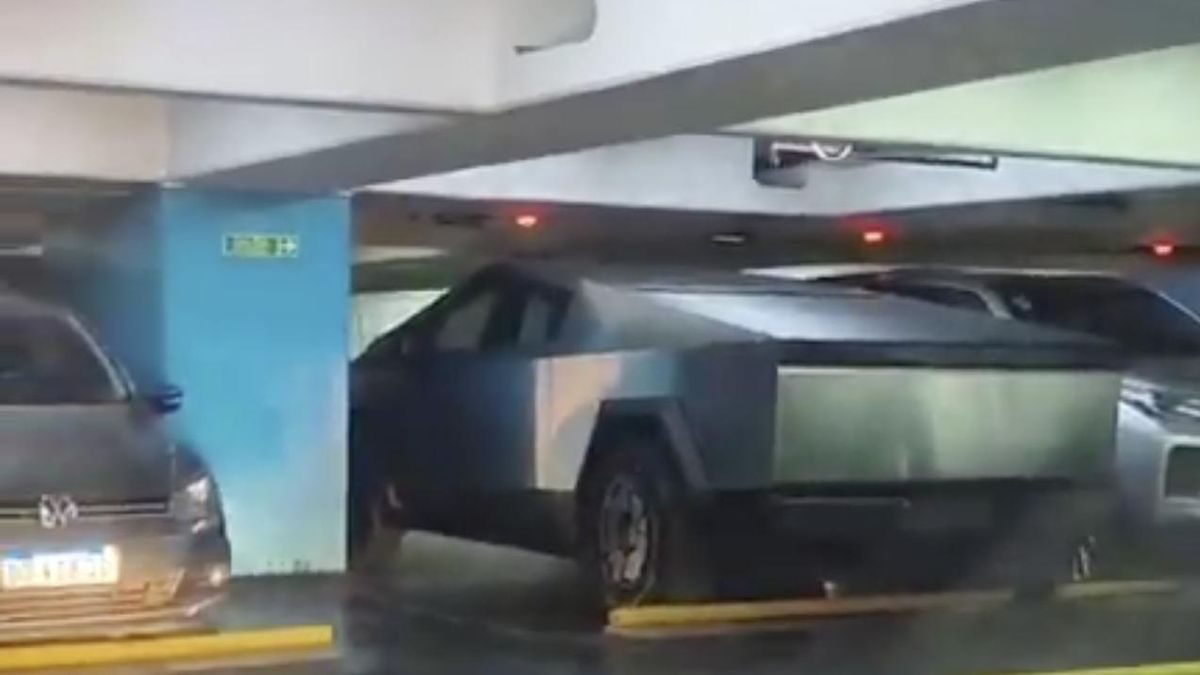 La aparición de la Tesla Cybertruck de Manuel Quintar en el Congreso generó críticas dentro y fuera de La Libertad Avanza.
