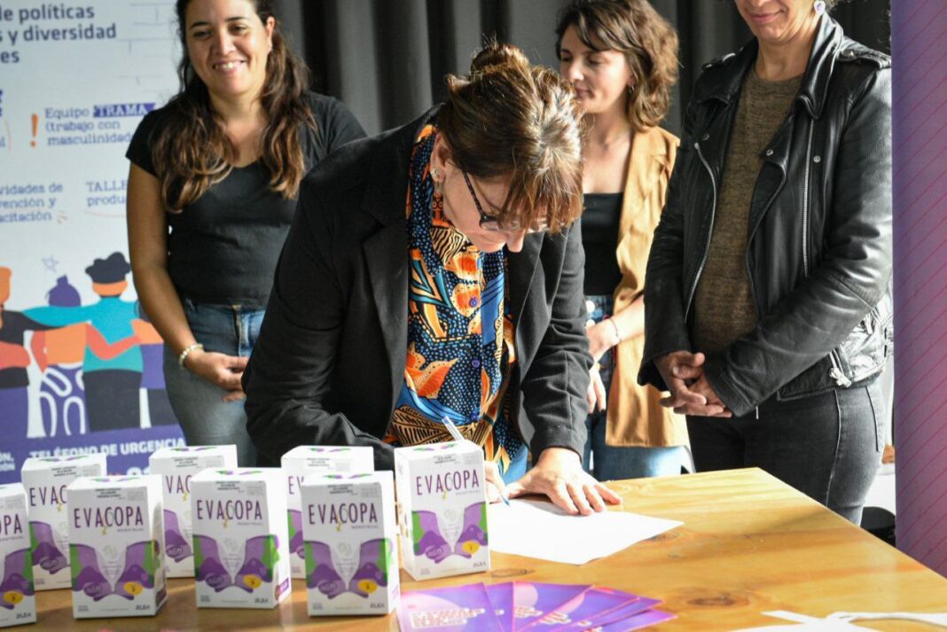 La diputada bonaerense de Fuerza Patria, Ayelén Rasquetti, presentó un proyecto para garantizar el acceso gratuito a productos de gestión menstrual.