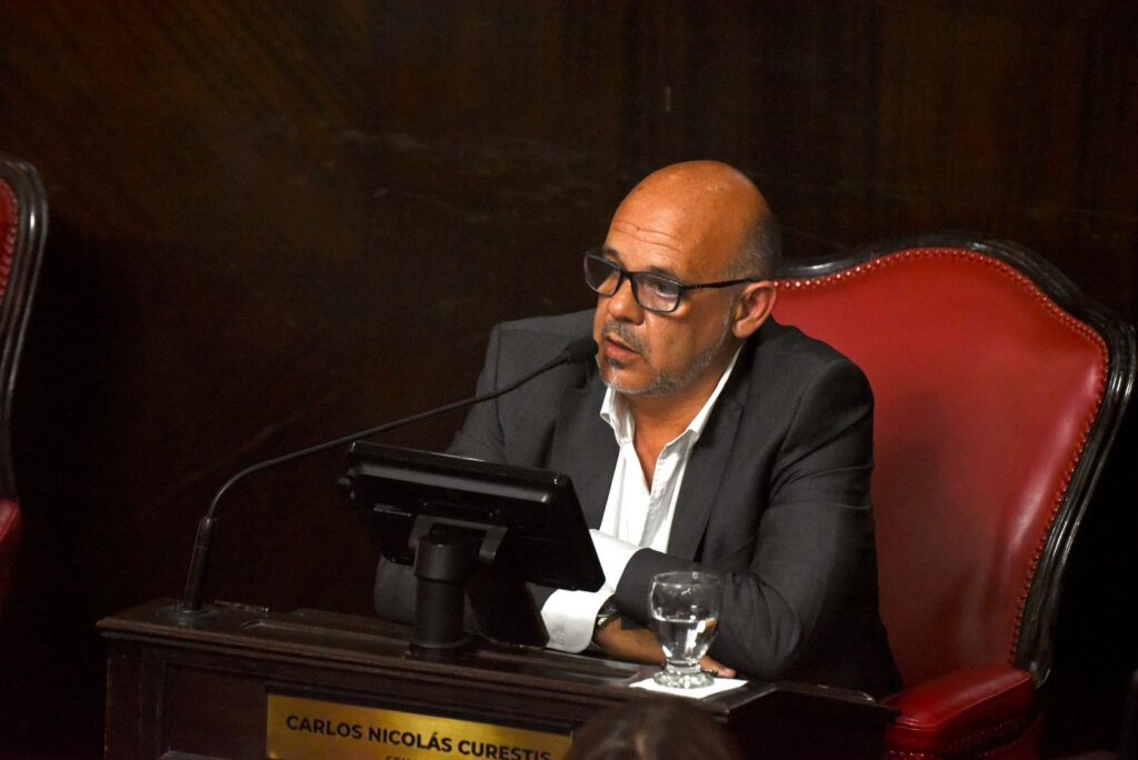 Curestis respaldó el reclamo de exalumnos del Colegio Nacional y pidió preservar la “neutralidad” institucional del histórico establecimiento platense.