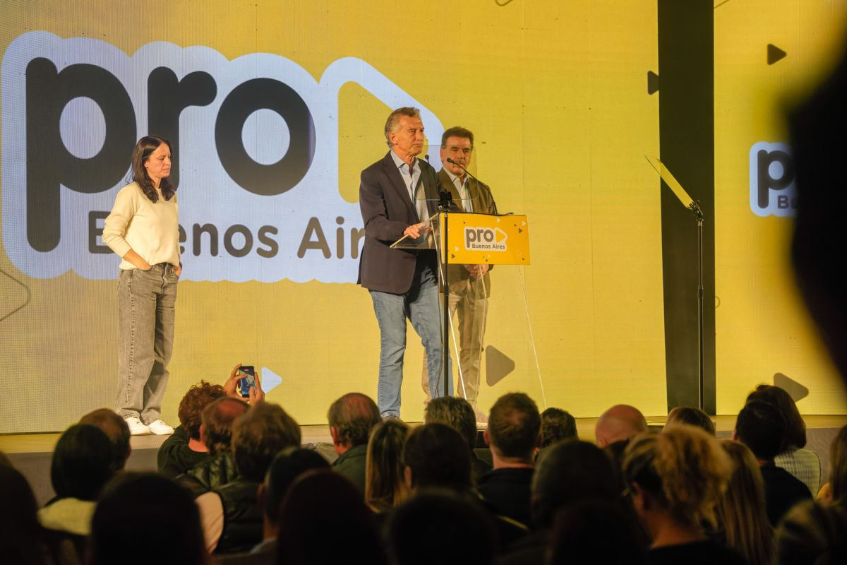 El fundador del PRO, Mauricio Macri, volvió a reaparecer en el escenario político, donde se despegó del presidente Javier Milei y lanzó dardos hacia el peronismo. 