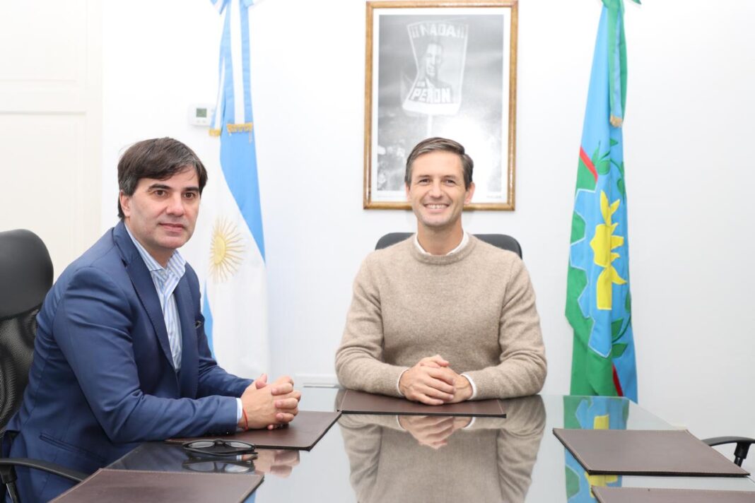 El intendente de Castelli, Francisco Echarren, visitó a su par de San Vicente, Nicolás Mantegazza, para discutir una agenda conjunto sobre los problemas del acceso a la vivienda.