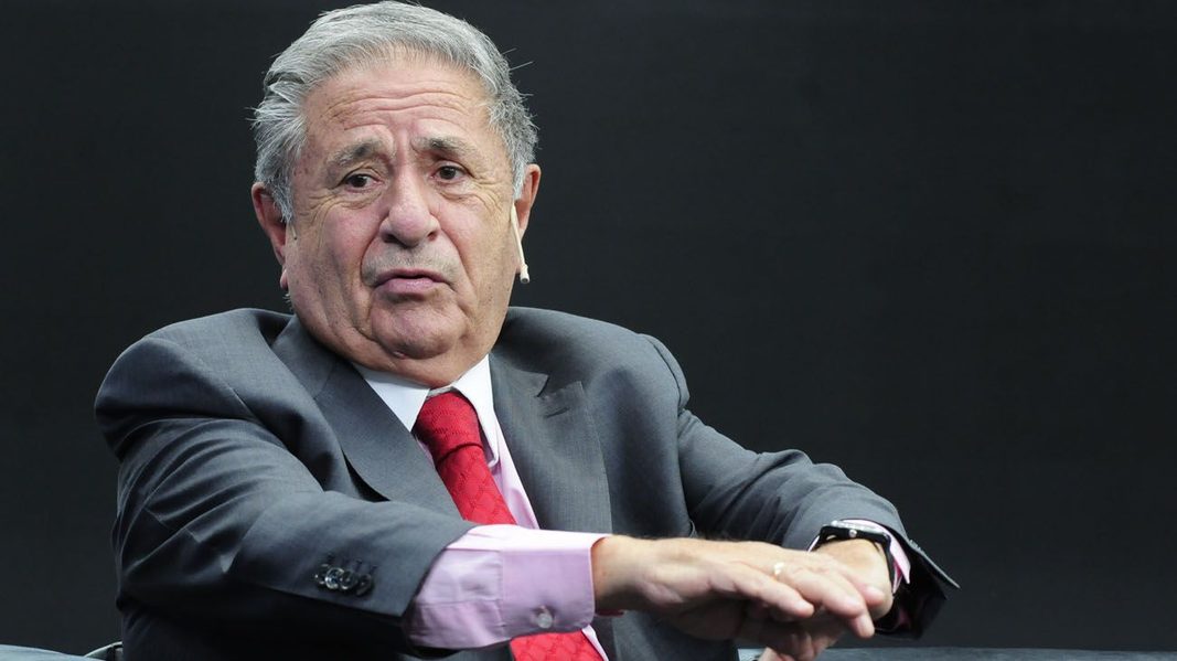 El exgobernador bonaerense, Eduardo Duhalde, participará el próximo miércoles de la presentación del libro escrito por Aritz Recalde, que repasa la gestión provincial entre 1991 y 1999.