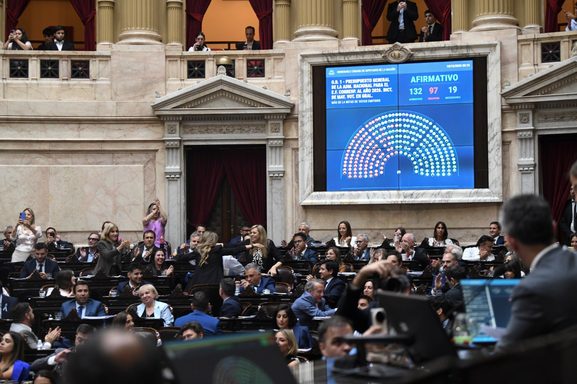 Diputados trata el nuevo régimen de Zona Fría que impacta en 77 municipios bonaerenses Con negociaciones a contrarreloj, La Libertad Avanza busca obtener la media sanción en Diputados de la ley para reducir el régimen de subsidios por zona fría.