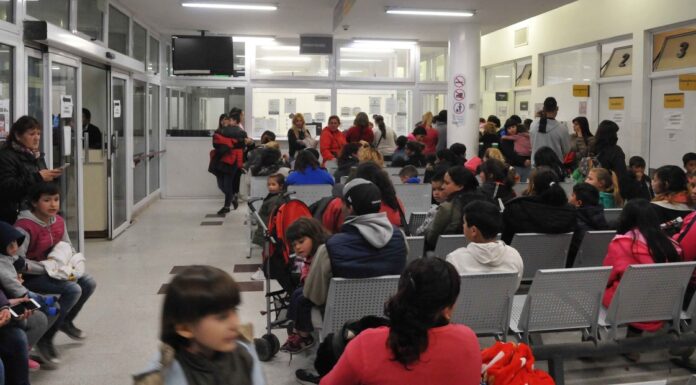 Con críticas a Kicillof y Milei, el kirchnerismo pidió declarar la emergencia sanitaria en la provincia El senador bonaerense de Fuerza Patria, Mario Ishii, alertó por el crecimiento de la demanda en hospitales públicos y pidió declarar la emergencia sanitaria.