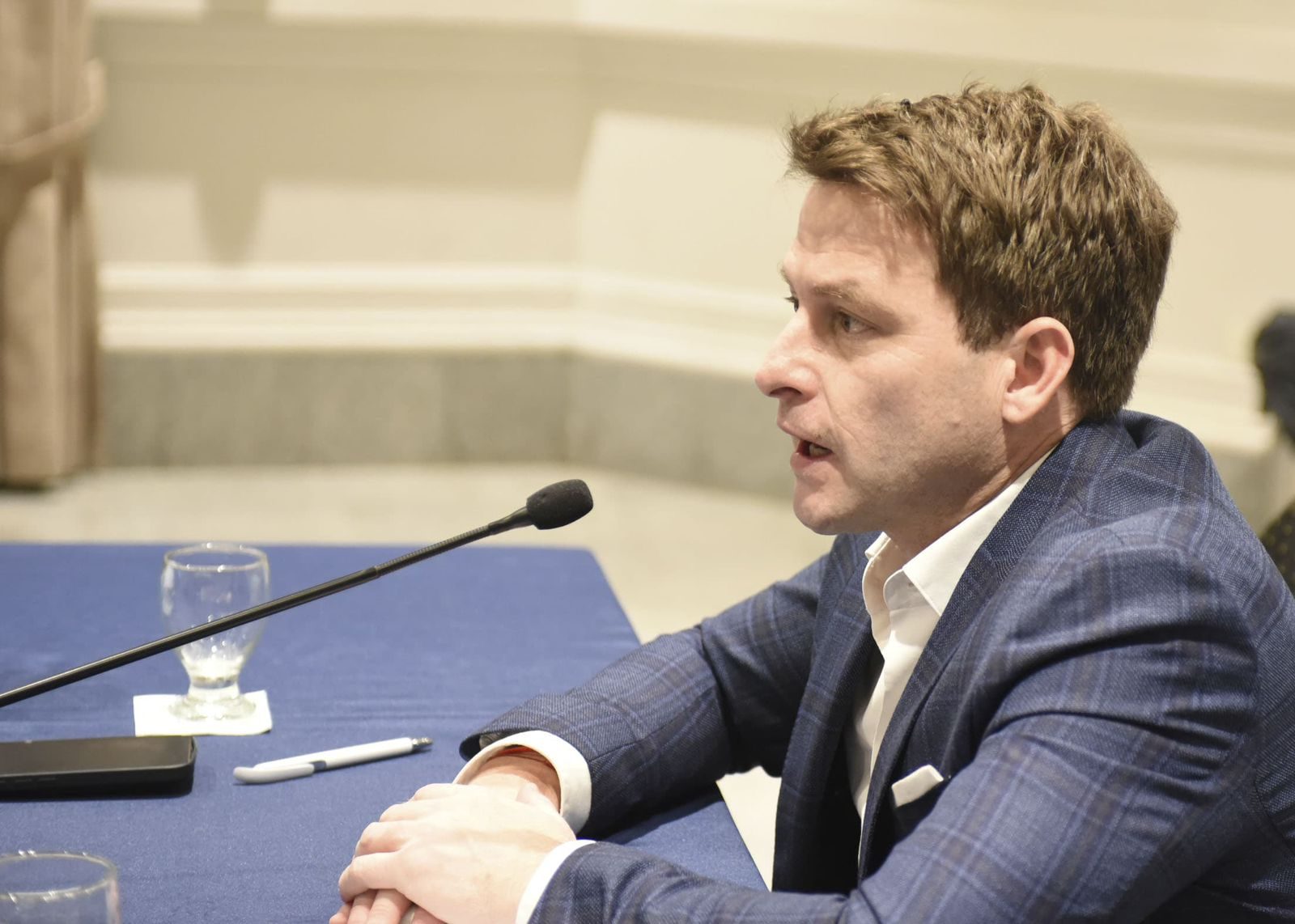 En medio del caso Adorni, el senador bonaerense del PRO, Alex Campbell, presentó una ley para sancionar a los candidatos electos que no presenten sus declaraciones juradas.