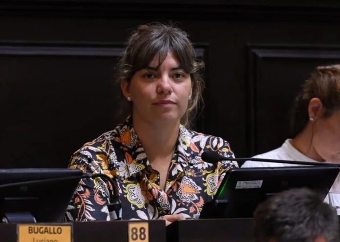 La diputada bonaerense, Romina Braga, propone la creación de un Protocolo Provincial de Atención Integral para personas LGTBQI+ en situación de violencia.