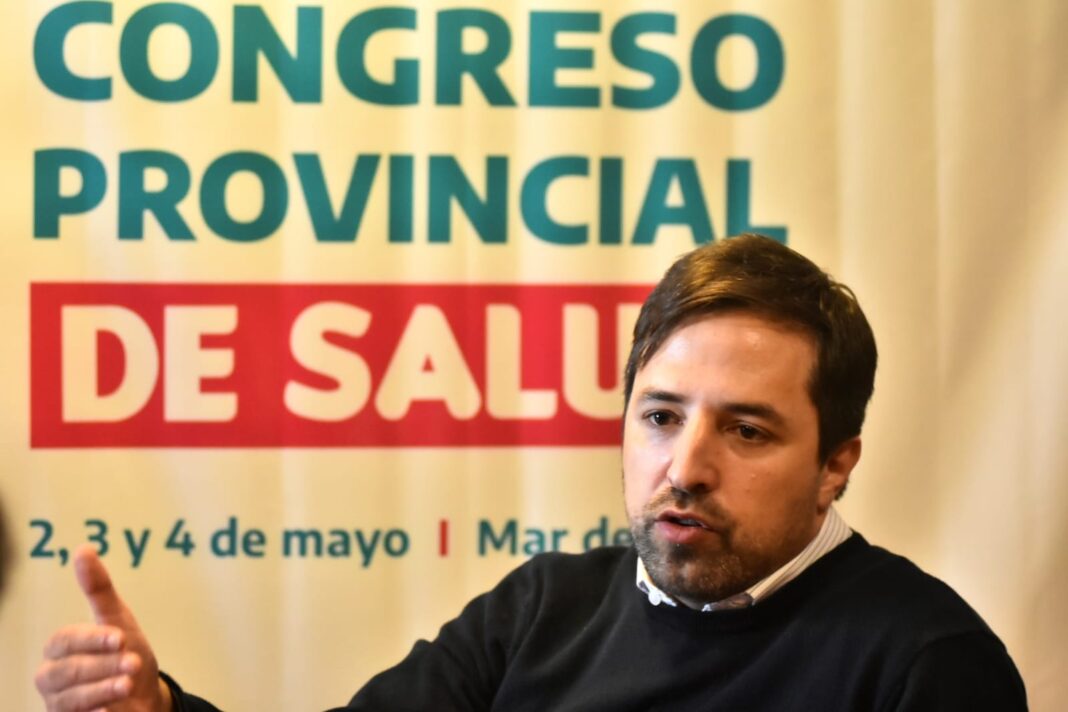 Afiliados de IOMA de Mar del Plata apuntaron contra el ministro de Salud bonaerense, Nicolás Kreplak, en la previa de la primera Marcha Federal de Salud.