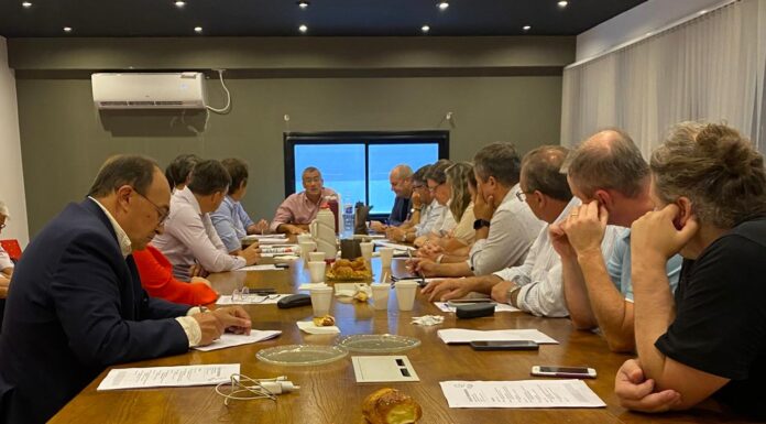 Intendentes radicales pidieron incluir la crisis del IOMA en la cumbre de Kicillof: “La salud necesita diálogo” El Foro de Intendentes Radicales reclamó discutir la crisis sanitaria e incorporar la situación del IOMA, en la reunión convocada por Axel Kicillof.