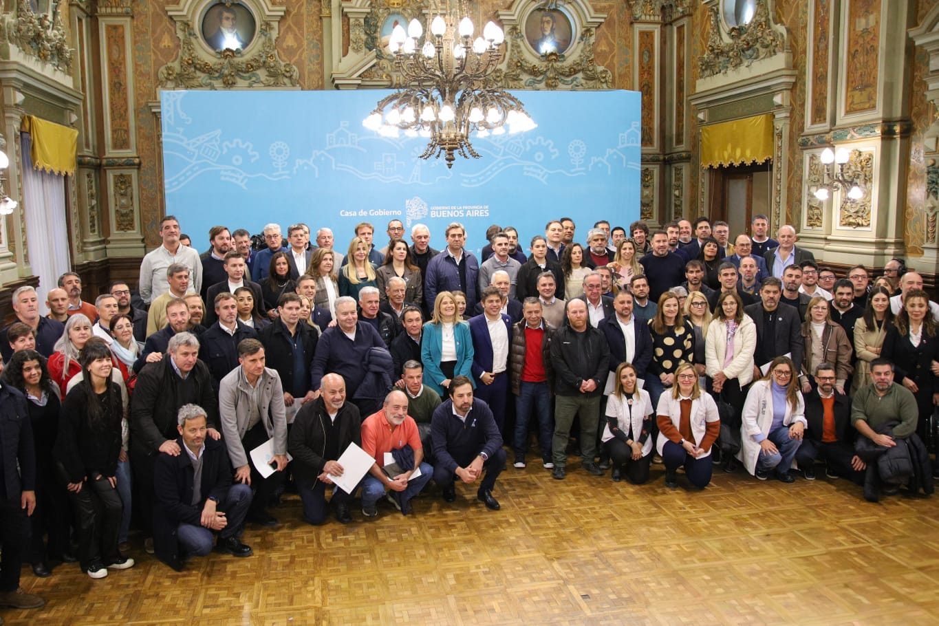 El gobernador Axel Kicillof sumó una foto con intendentes por el ajuste en salud del Ejecutivo nacional.