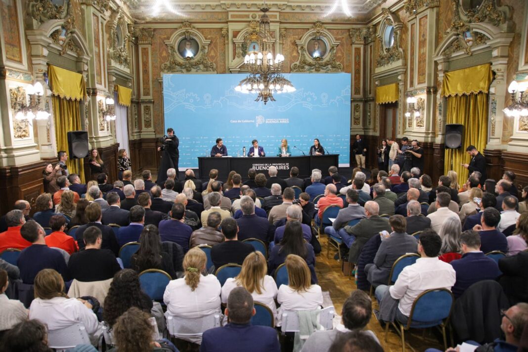 El gobernador Axel Kicillof encabezó este martes una cumbre con intendentes bonaerenses por la situación crítica que atraviesa el sistema sanitario.