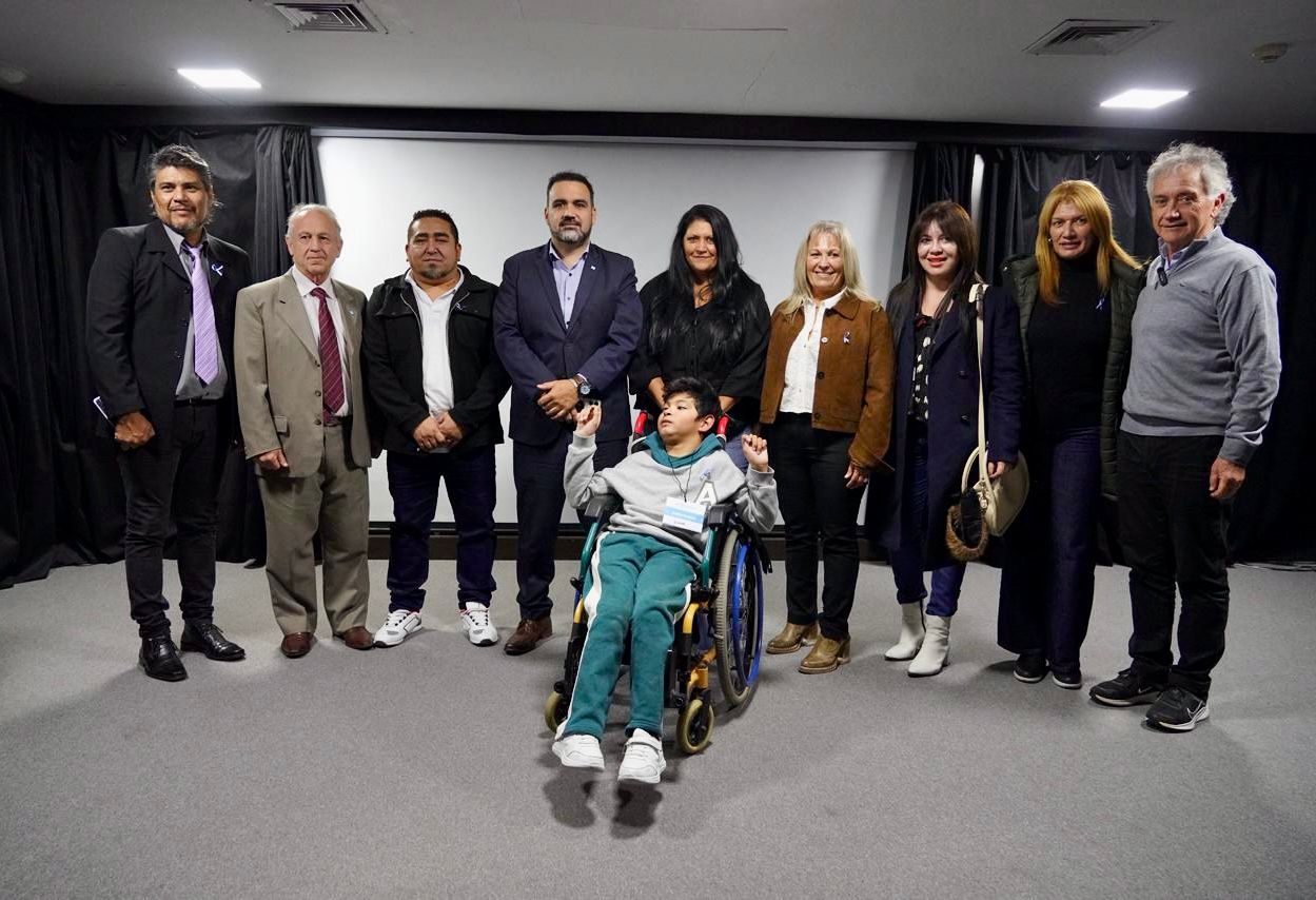 Fabián Luayza, Gustavo Cuervo y Viviana Romano presentaron un proyecto para ampliar la ley provincial de Discapacidad.