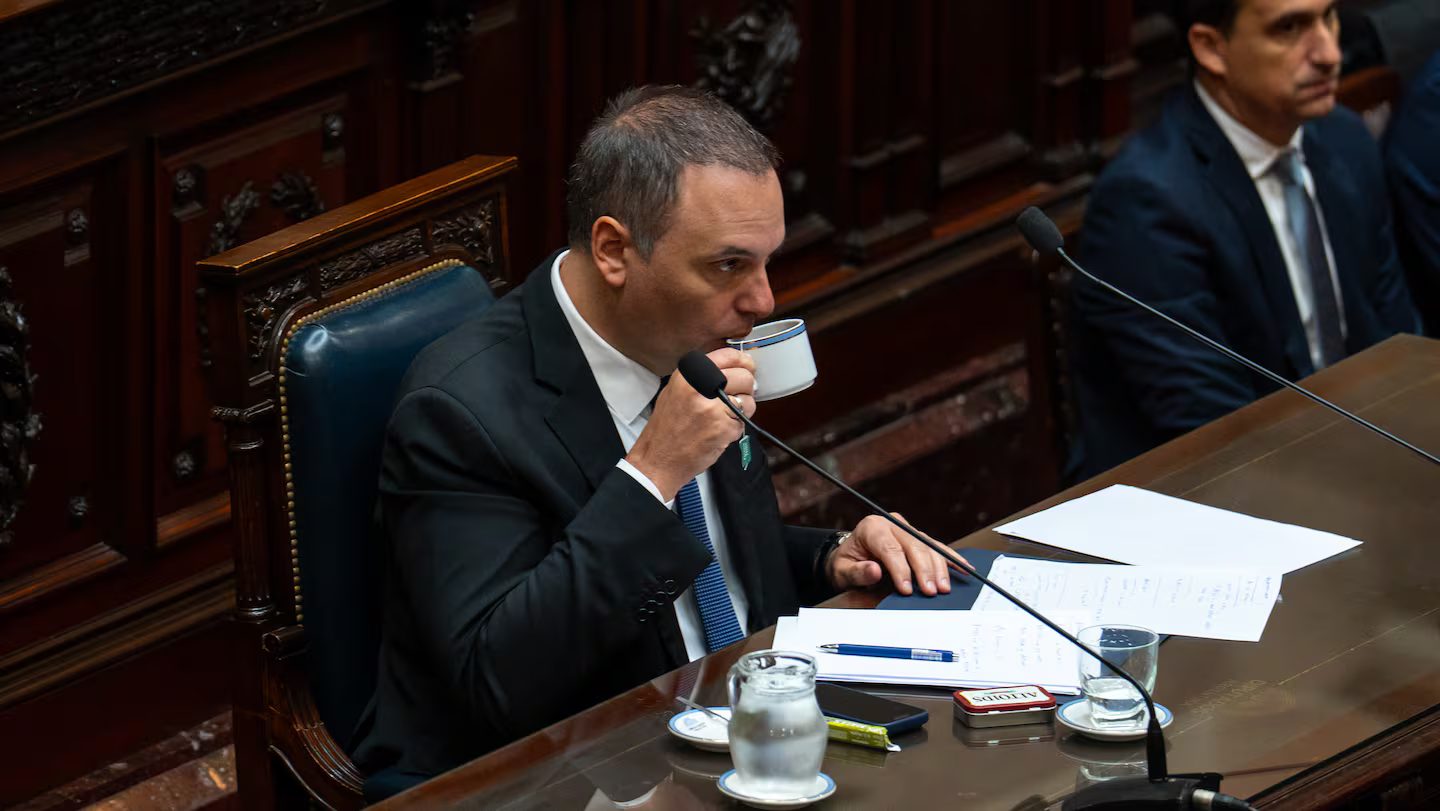 La oposición no logró el apoyo necesario para interpelar al jefe de Gabinete, Manuel Adorni, durante la sesión especial en Diputados. 