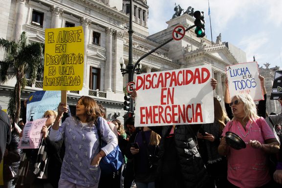 Frente a los recortes de Milei, el kirchnerismo impulsa una ley de emergencia en discapacidad La diputada bonaerense, Margarita Recalde, presentó una ley para declarar por el plazo de 12 meses la emergencia en discapacidad en toda la provincia.