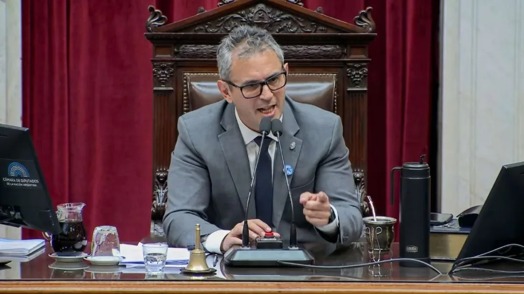El titular de Diputados, Martín Menem, negó operar contra el Gobierno nacional y pidió “no subestimar” a Javier Milei, tras la polémica en redes.