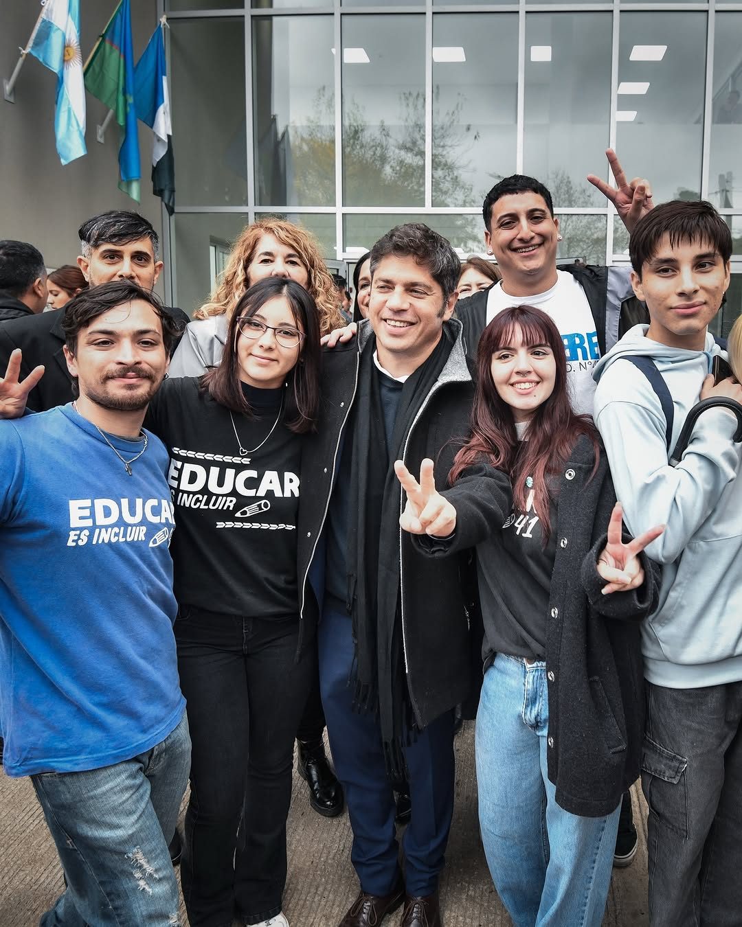 Kicillof busca disputarle la rama juvenil a La Cámpora y apuntalar los votos jóvenes que Milei perdió en los últimos años. 