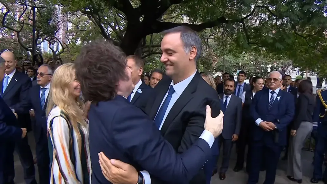 El presidente Javier Milei recibió a Manuel Adorni en Olivos, mientras crecen las tensiones entre Santiago Caputo y Martín Menem.