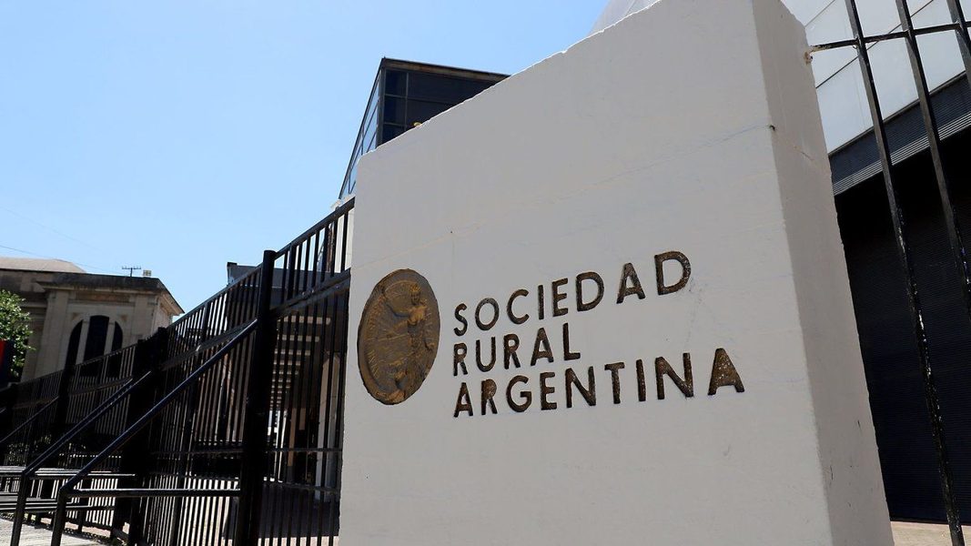 El titular de la SRA, Nicolás Pino, celebró la baja de retenciones que anunció Milei, aunque reclamó una quita total de los derechos de exportación.