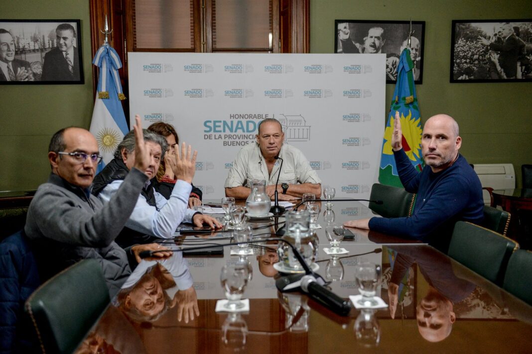 El titular de la bancada peronista del Senado, Sergio Berni, asumió la presidencia de la comisión de Seguridad con fuertes críticas contra Verónica Magario.