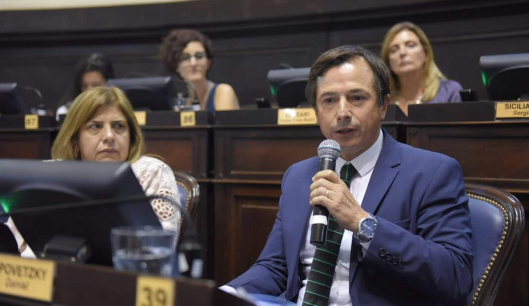 El exdiputado bonaerense del PRO, Daniel Lipovetzky, se sumará la próxima semana al gabinete del intendente de La Plata, Julio Alak.