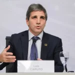 Caputo busca reeditar el acuerdo fiscal de Macri con gobernadores: tasas municipales en la mira El ministro de Economía, Luis Caputo, busca avanzar con un nuevo acuerdo fiscal entre provincia y municipios para reducir Ingresos Brutos, Tasas municipales y otros gravámenes.