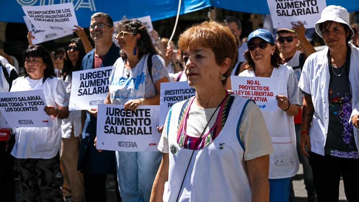 María Laura Torre asumió como nueva secretaria general de Suteba tras el triunfo de la Lista Celeste-Violeta en las elecciones internas del gremio docente.