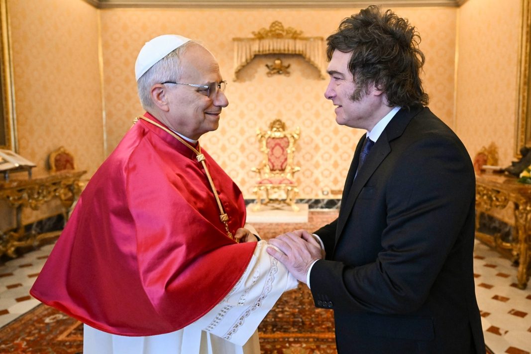 Javier Milei celebró la posible visita del papa León XIV a la Argentina y evitó confrontar con el arzobispo de Buenos Aires tras su discurso en el Tedeum.