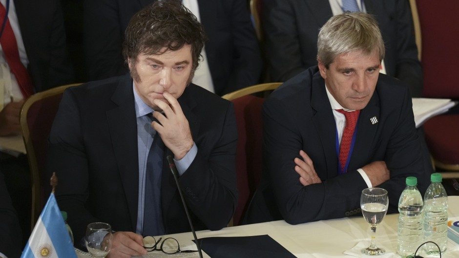 El presidente Javier Milei y el ministro de Economía, Luis Caputo, disertarán el próximo jueves en el Latam Economic Forum.