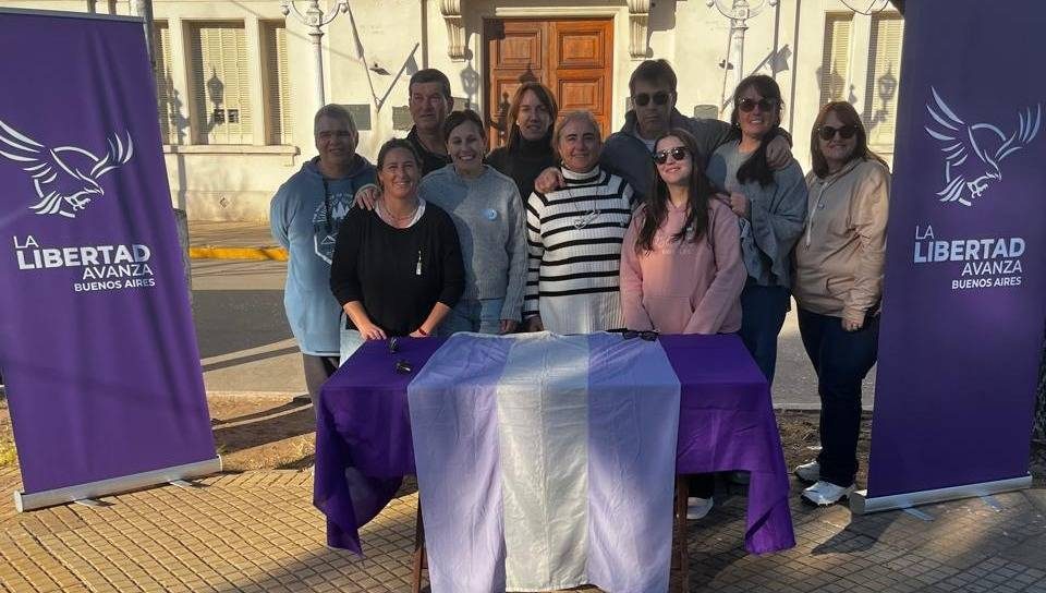 Analía Balaudo participó del “Cabildo Abierto” que LLA desplegó en los 135 municipios de la provincia de Buenos Aires durante el 25 de Mayo.