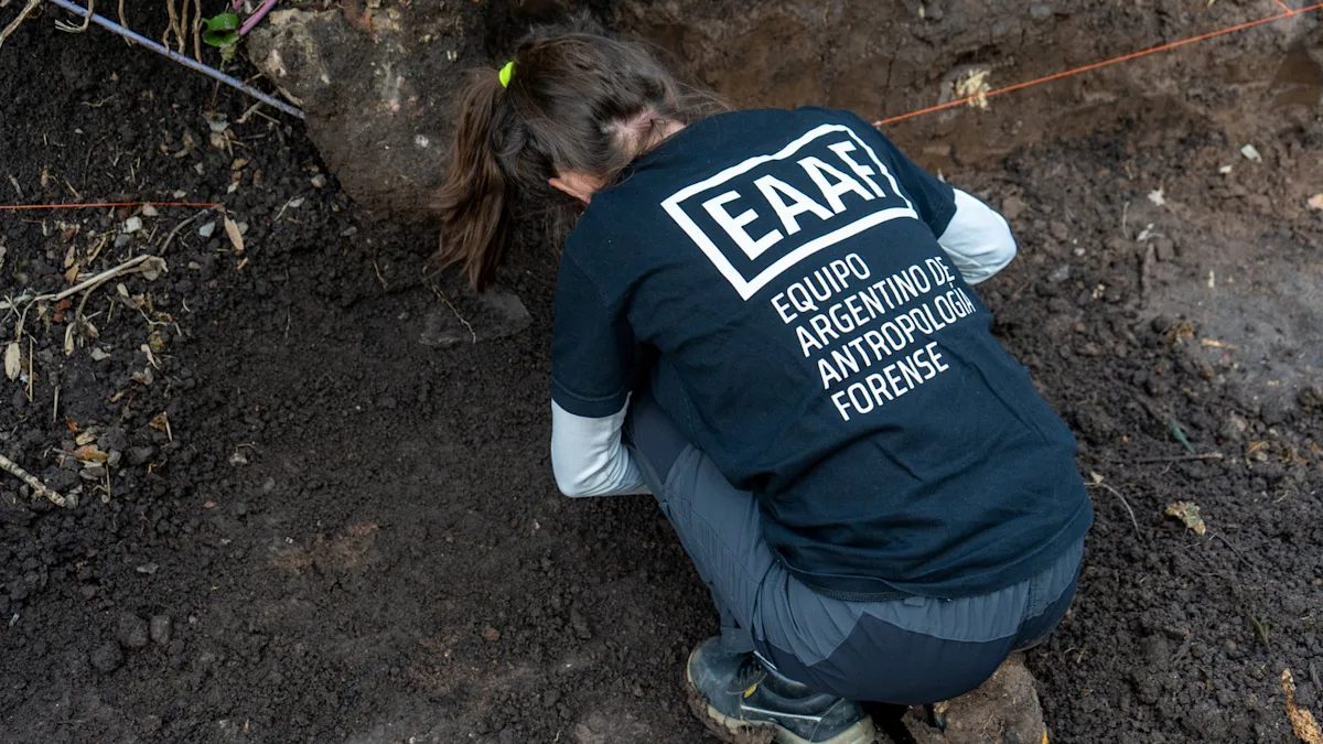 Con respaldo y financiamiento de la gestión de Kicillof, el Equipo Argentino de Antropología Forense realizará búsquedas en dos municipios bonaerenses.