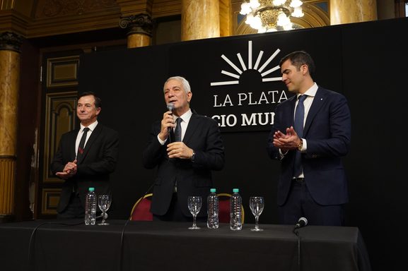 Malpeli agitó la interna del peronismo platense tras los cambios en el gabinete de Alak El legislador Juan Malpeli criticó al intendente Julio Alak por la falta de lugares para el Frente Renovador, tras los cambios en el gabinete local.