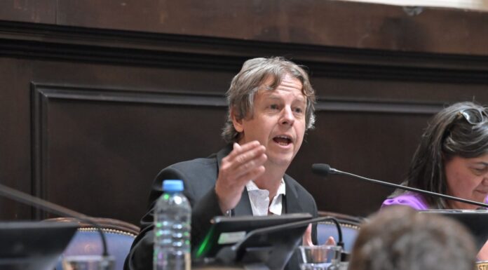 A horas de la sesión en Diputados, un legislador presentó un proyecto contra el recorte de Zona Fría El diputado del FIT-U, Christian Castillo, formalizó su repudio legislativo a la reforma de Zona Fría en la antesala de la sesión en la Cámara baja.