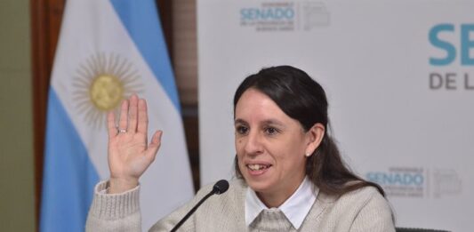 La senadora bonaerense de La Cámpora, Roxana López, quedó al frente de la comisión de Niñez, Adolescencia y Familia de la Cámara Alta.